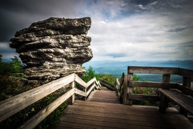 kaba ridge overlook blue ridge parkway sahne alanı ile ilgilenen
