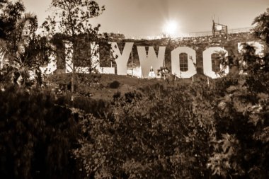 hollywood işareti geceleri yaktı