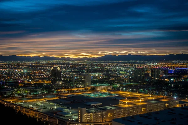 Erken Sabah Gündoğumu Vadisi Yangın Las Vegas Üzerinde — Stok fotoğraf