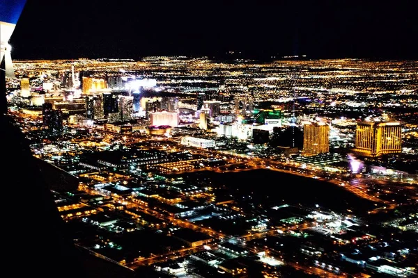 Uçak Gece Las Vegas Şehir Işıkları — Stok fotoğraf