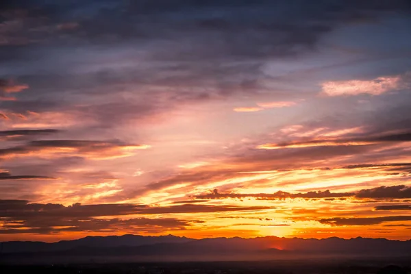 Рано Утром Восход Солнца Над Огненными Вегетарианскими Огнями — стоковое фото