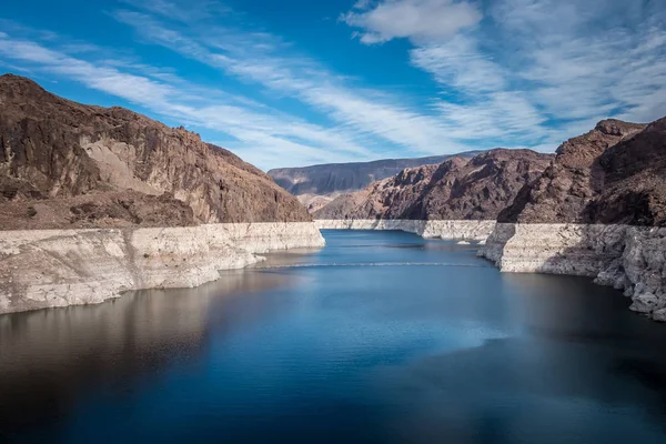 sahneleri Hoover Barajı ve Mike O'Callaghan - Pat Tillman Memorial Köprüsü Plaza çevresinde 