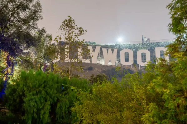 Голливудский Знак Светящийся Ночью — стоковое фото