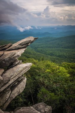 kaba ridge overlook blue ridge parkway sahne alanı ile ilgilenen