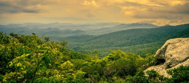 kaba ridge overlook blue ridge parkway sahne alanı ile ilgilenen