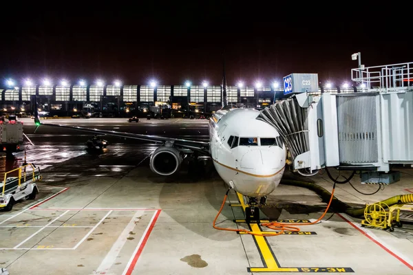 Aankomst Vertrek Vliegtuig Luchthaven — Stockfoto