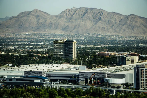 Las Vegas Staden Omges Röda Rock Berg Och Dal Brand — Stockfoto