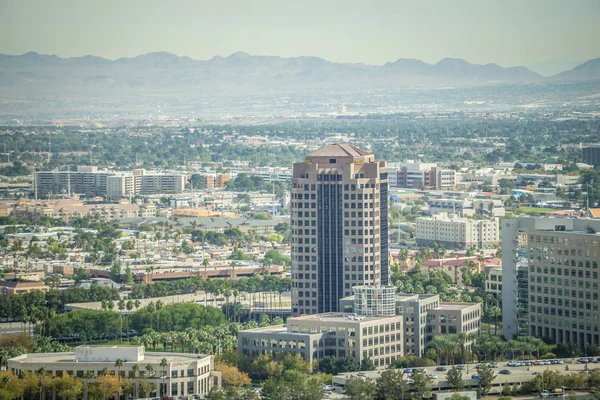 Las Vegas Stadt Umgeben Von Roten Felsen Berge Und Tal — Stockfoto