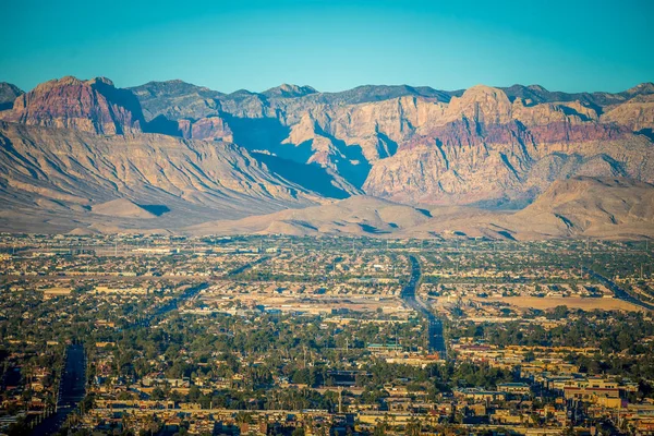 Las Vegas Staden Omges Röda Rock Berg Och Dal Brand — Stockfoto