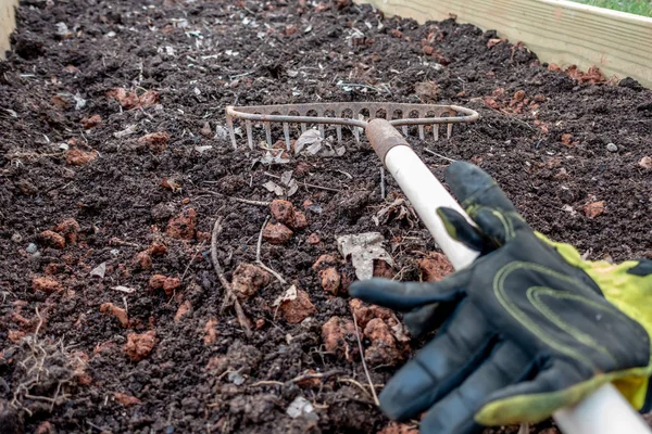 Petit jardin familial préparé pour l'ensemencement au printemps — Photo