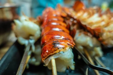 Istakoz kuyrukları ızgara akşam yemeği için ızgara