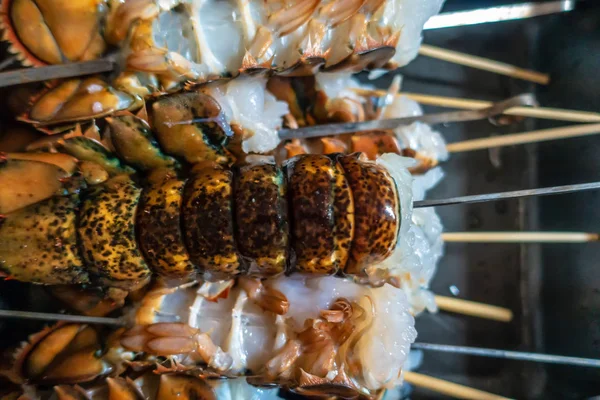 Queues de homard crues propres préparées pour la cuisson — Photo