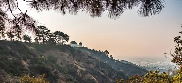 Известная обсерватория Гриффит в Лос-Анджелесе — стоковое фото