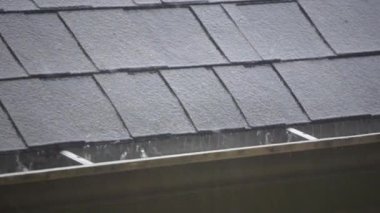 şiddetli yağmur yağıyor geçen fırtınadan