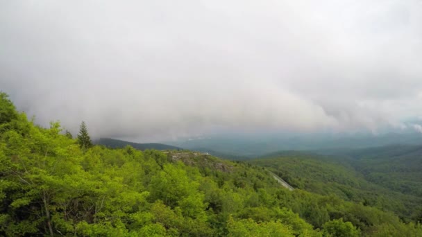 Rauer Grat Mit Blick Auf Aussichtsbereich Blauen Grat Parkway — Stockvideo