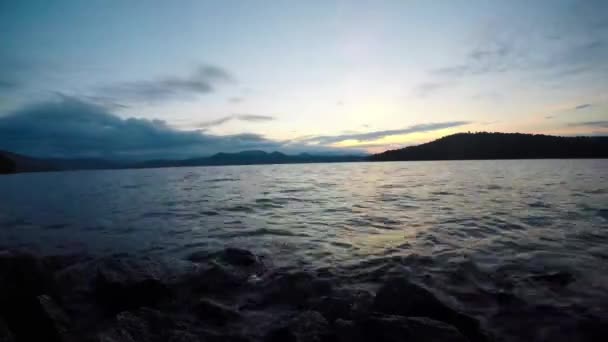 Vacker Naturlandskap Vid Sjön Jocassee South Carolina — Stockvideo