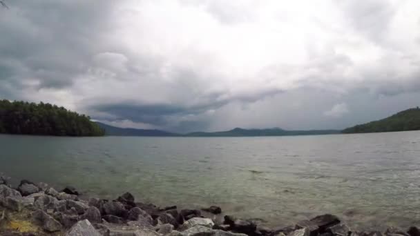 Όμορφο Τοπίο Της Φύσης Στη Λίμνη Jocassee Νότια Καρολίνα — Αρχείο Βίντεο