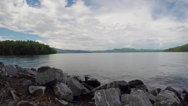 Vacker Naturlandskap Vid Sjön Jocassee South Carolina — Stockvideo