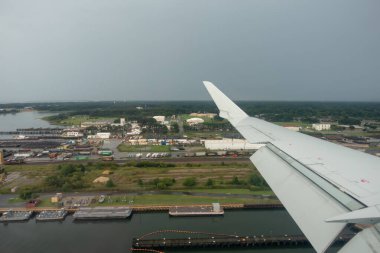 Norfolk Virginia Havaalanına iniyor.