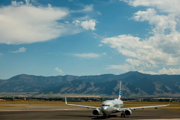 Bozeman montana aeroporto e montagne rocciose — Foto Stock