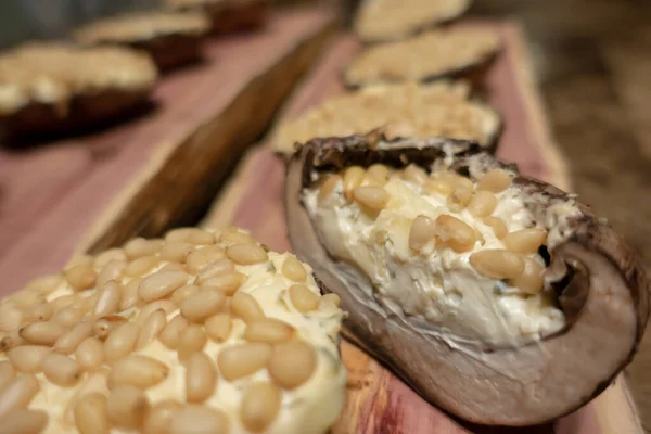 Asar hongos portobello a la plancha de cedro — Foto de Stock