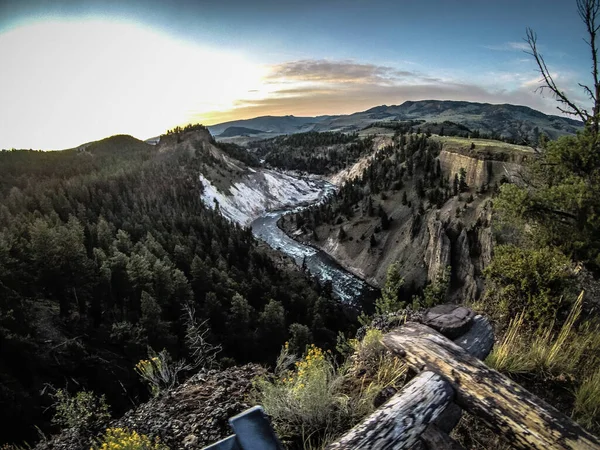 Escenas alrededor del parque nacional de yellowstone — Foto de Stock