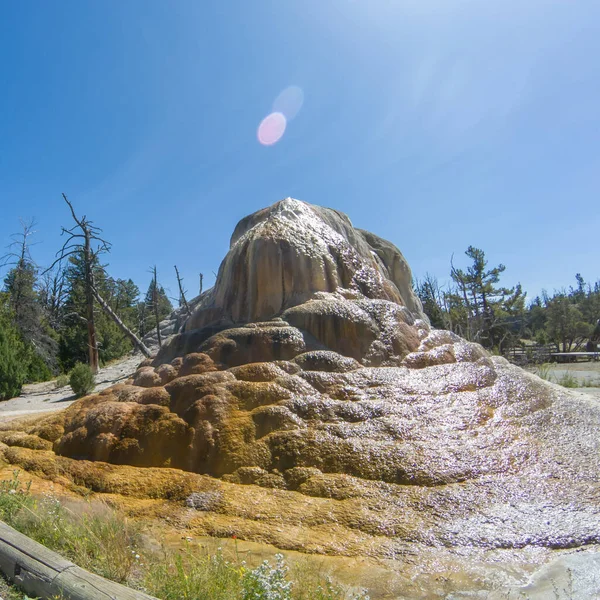 Yellostone national park wyoming mammoth springs landscape — Stock Photo, Image