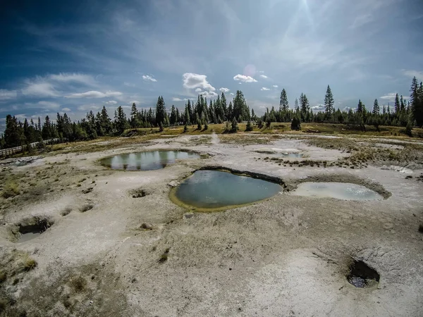 Yellowstone - zachód kciuk Gejzer basenu — Zdjęcie stockowe