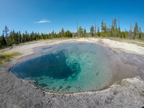 Het Nationaalpark Yellowstone - warmwaterbron — Stockfoto