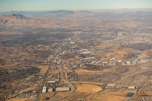 Πετούν πάνω από reno nevada και τα rockies — Φωτογραφία Αρχείου