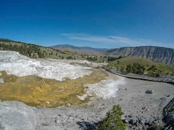 Yellostone National Park Wyoming mamut wiosny krajobraz — Zdjęcie stockowe