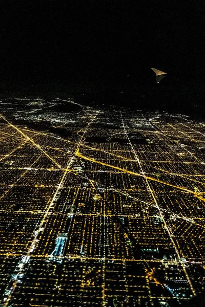 Vliegen over chicago illinois 's nachts — Stockfoto