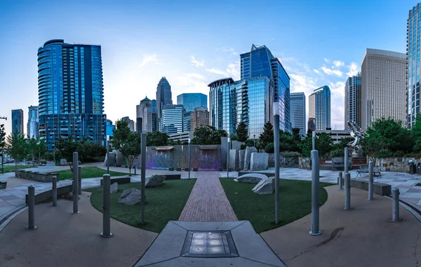 Charlotte Północna Karolina Skyline z Romare bearden Park — Zdjęcie stockowe