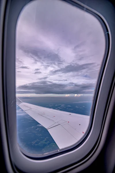 Aereo Nel Cielo Sopra Nuvole — Foto Stock