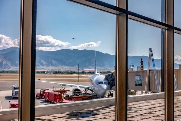 Bozeman Montana Vliegveld Rotsachtige Bergen — Stockfoto