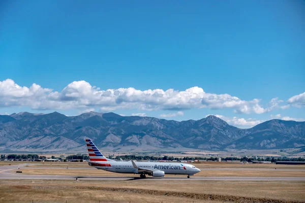 Bozeman Montana Flygplats Och Klippiga Berg — Stockfoto