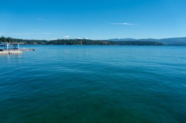 Spokane Washington yakınlarındaki Idaho eyaletindeki Hayden Gölü 'nde tekne gezisi ve keşif.