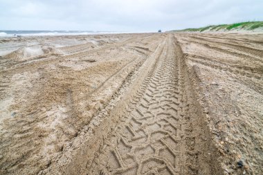 4x4 Kuzey Carolina 'daki Fort Fisher Park plajında