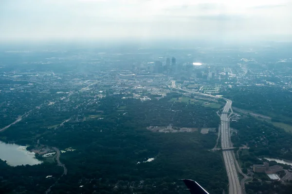 Über Den Wolken Und Über Minneapolis Minnesota Aus Dem Flugzeug — Stockfoto