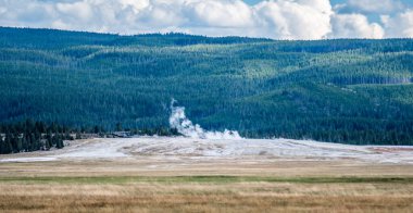 Wyoming 'deki Yellowstone Ulusal Parkı' nda büyük prizmatik bahar