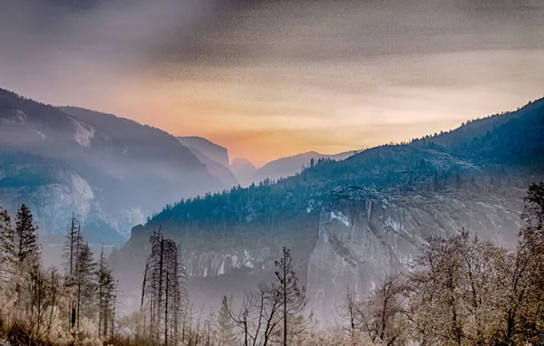 Εθνικό Πάρκο Γιοσέμιτι Στην Καλιφόρνια Νωρίς Πρωί — Φωτογραφία Αρχείου