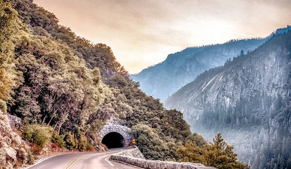 Yosemite Milli Parkı Sabahın Erken Saatlerinde — Stok fotoğraf