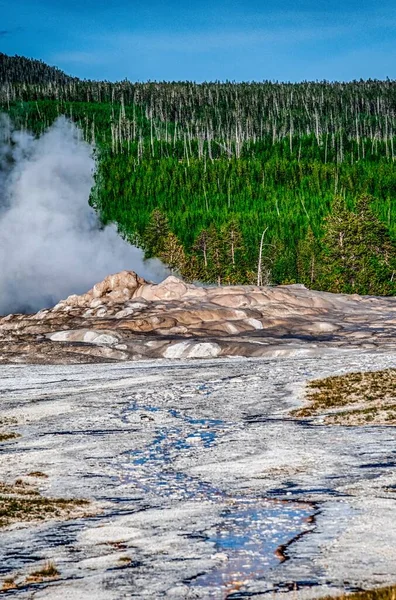 Uitbarsting Van Old Faithful Geiser Het Yellowstone National Park — Stockfoto