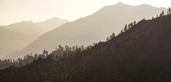 пейзажи вокруг Южного озера Тахо в Калифорнии
