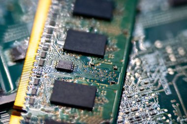 Elektronik devre kartı ya da anakart teknolojisi.