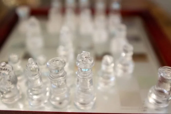 Glasschachfiguren Spielen Spiel Auf Schachbrett — Stockfoto