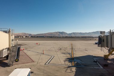 Kasım 'da Reno Nevada Havaalanı' ndaki sahneler