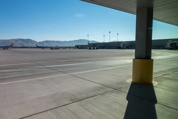 11月在纳韦达机场周围的场景 — 图库照片