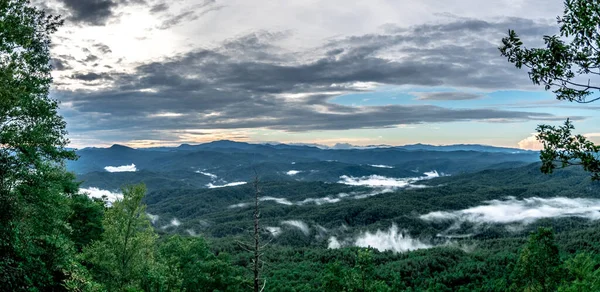 Güney Carolina Dan Gün Batımında Jocassee Gölü Manzarası — Stok fotoğraf