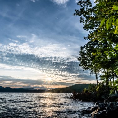 Jocasse Gölü 'nün etrafındaki manzara.
